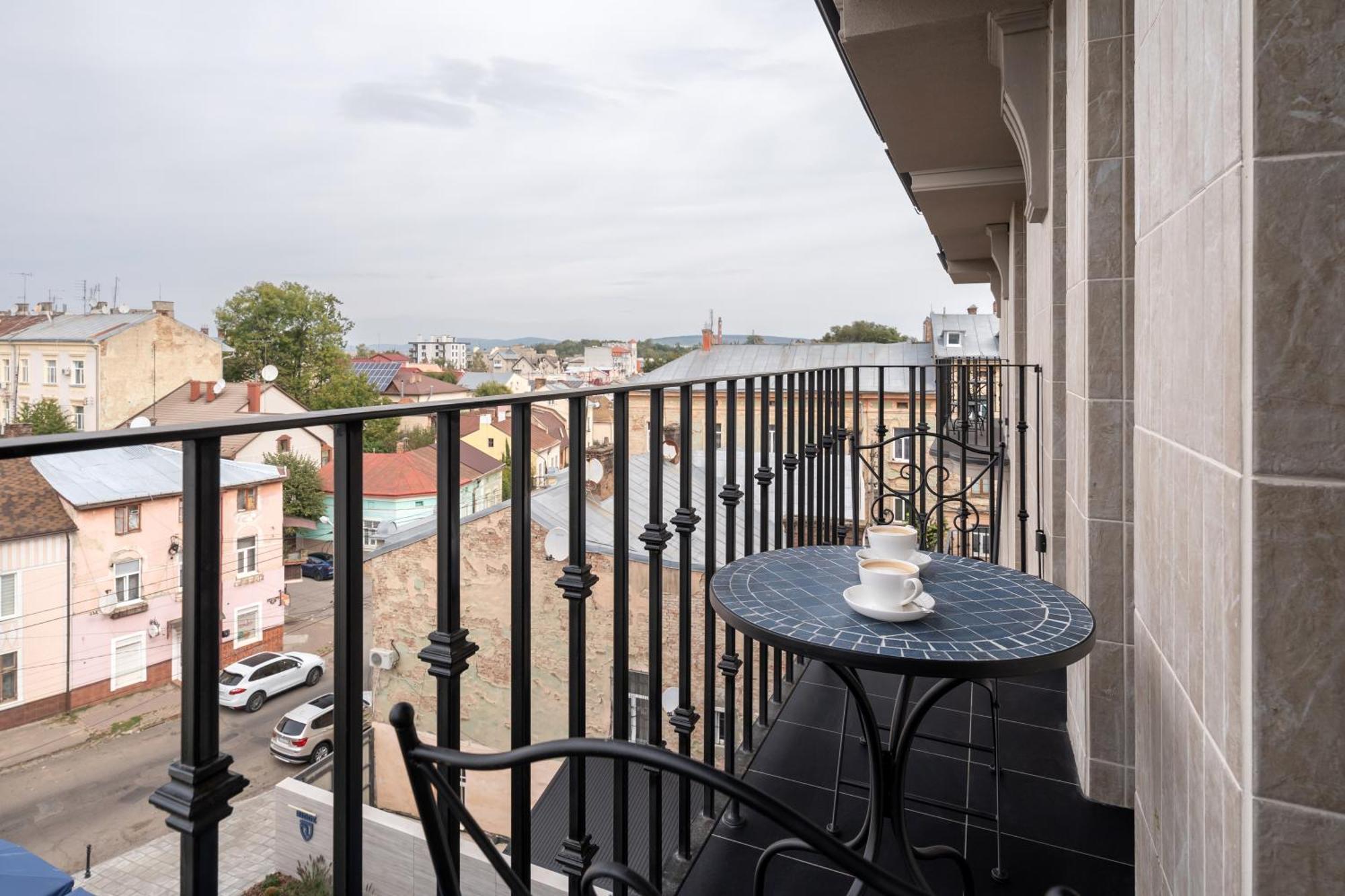Deluxe Apartment